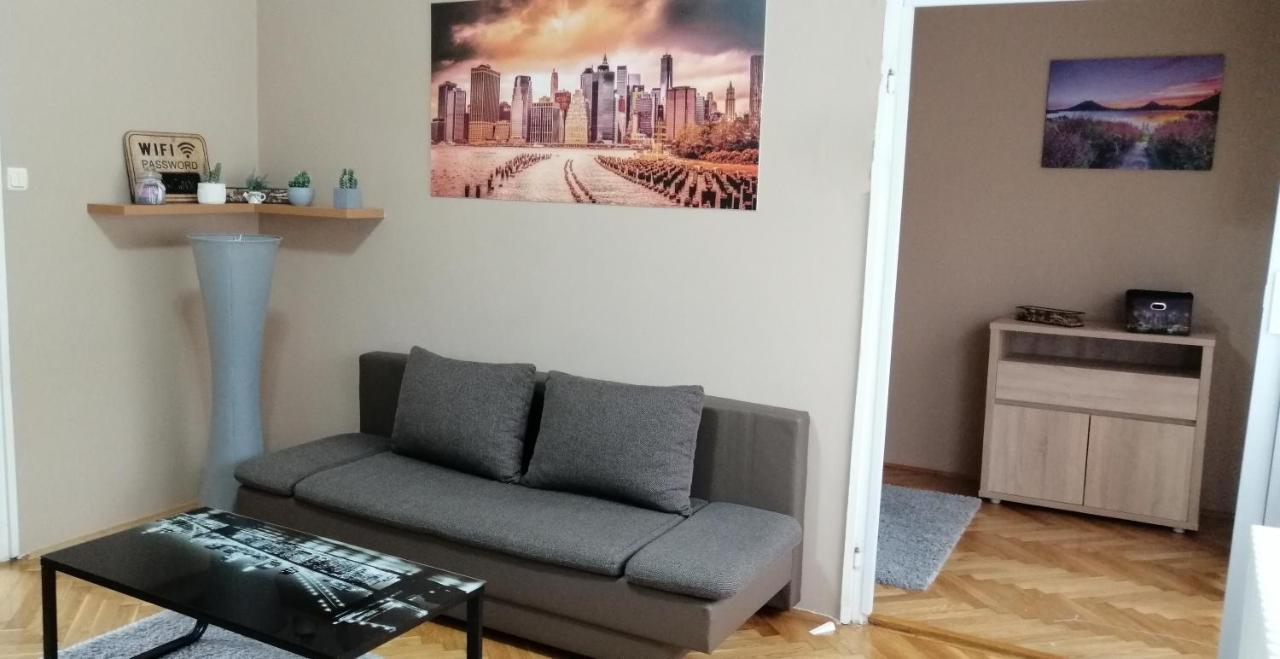 Startpont Apartman Печ Екстериор снимка