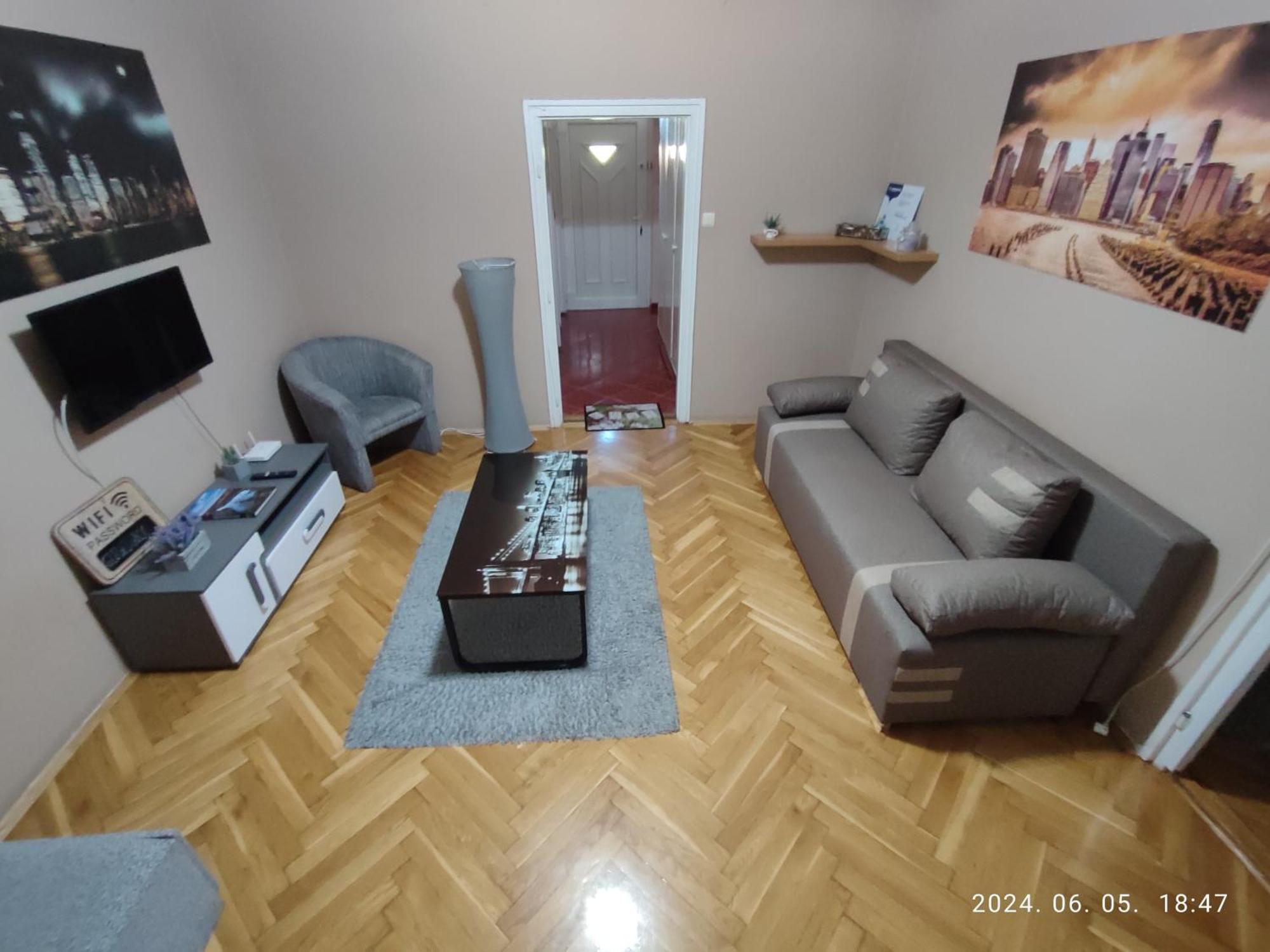 Startpont Apartman Печ Екстериор снимка