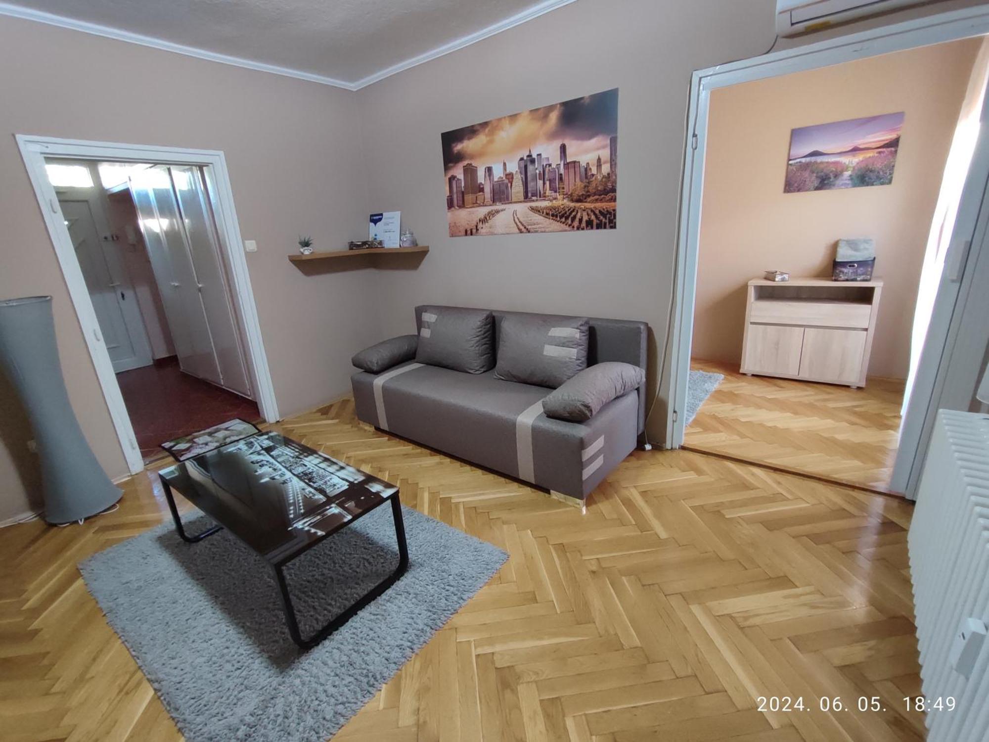 Startpont Apartman Печ Екстериор снимка