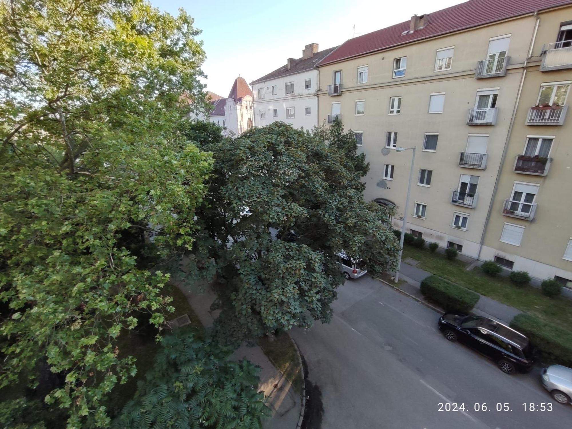 Startpont Apartman Печ Екстериор снимка